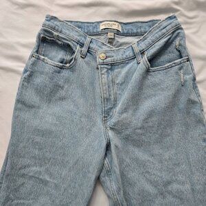 Abercrombie & Fitch Curve Love 90s Straight Ultra High Rise Jeans Size 30